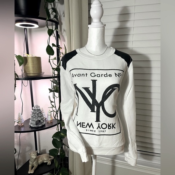 Forever 21 Fashion Sweatshirt - Picture 1 of 6